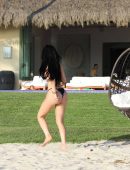 Kylie-Jenner-in-Bikini-5