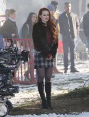 Madelaine-Petsch-on-the-Set-of-Riverdale-2