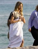 Martha-Hunt-Swimsuit-Photoshoot-in-Miami-2