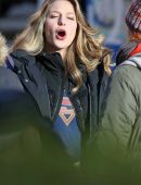 Melissa-Benoist-filming-Supergirl-in-Vancouver-12