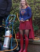 Melissa-Benoist-filming-Supergirl-in-Vancouver-2