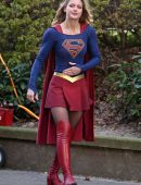 Melissa-Benoist-filming-Supergirl-in-Vancouver-4