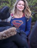 Melissa-Benoist-filming-Supergirl-in-Vancouver-7