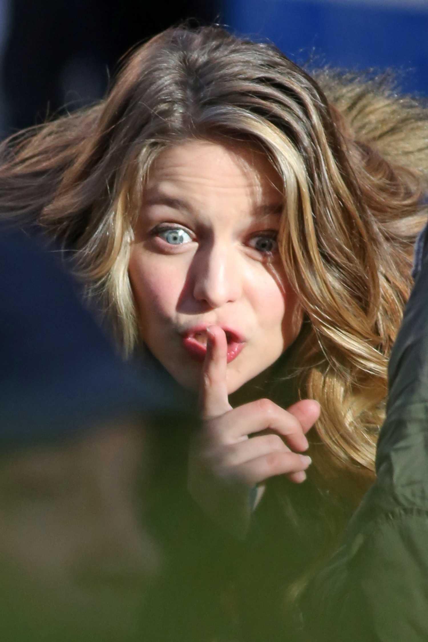 Melissa-Benoist-filming-Supergirl-in-Vancouver-9