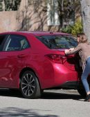 Sarah-Hyland-Booty-Filming-Modern-Family-8