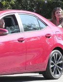 Sarah-Hyland-Booty-Filming-Modern-Family-9