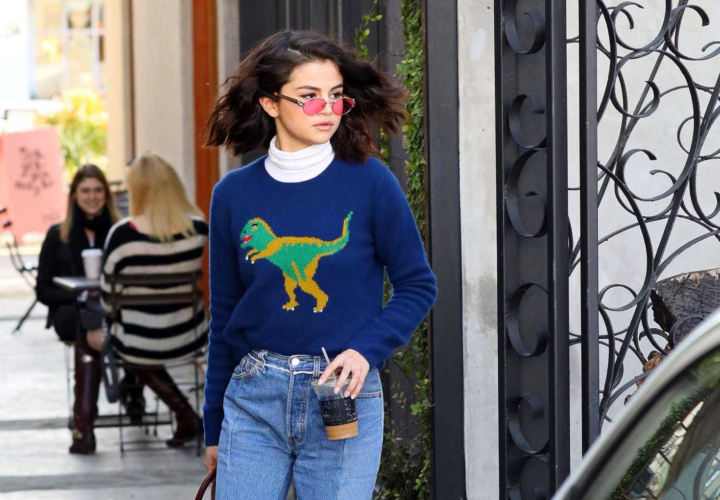 Selena-Gomez-Leaving-Nine-Zero-One-Salon-1