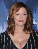 Susan-Sarandon-Cleavage-1