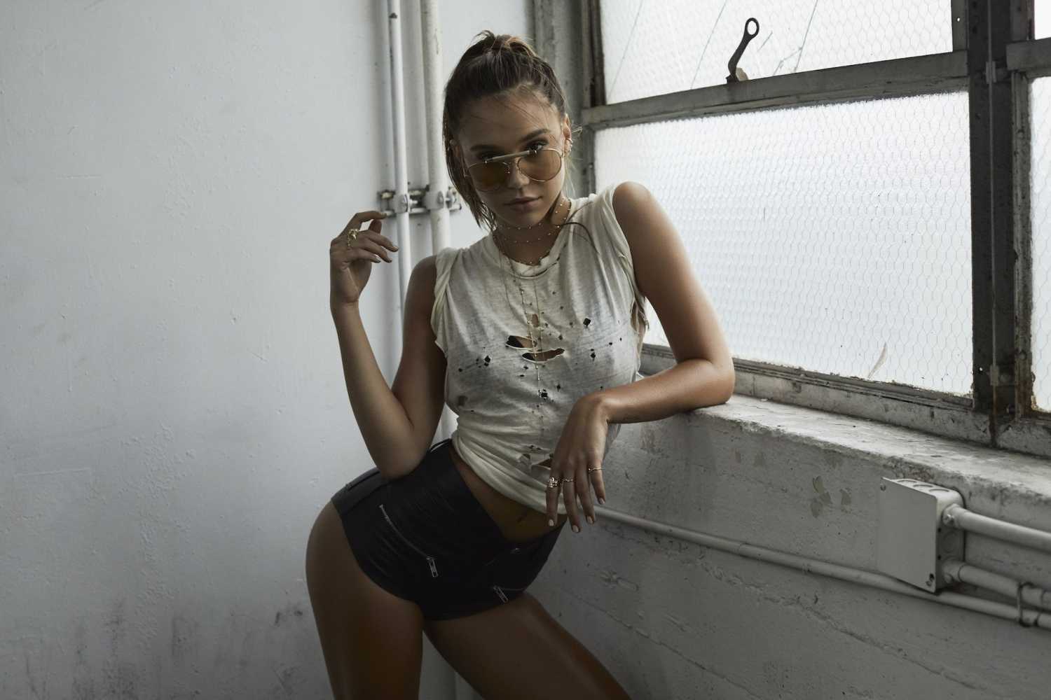 Alexis-Ren-in-Logan-Hollowell-Jewelry-Photoshoot-19