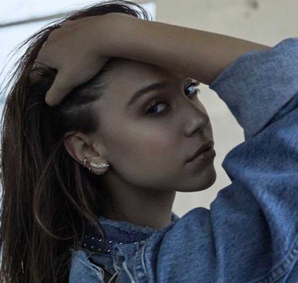 Alexis-Ren-in-Logan-Hollowell-Jewelry-Photoshoot-4
