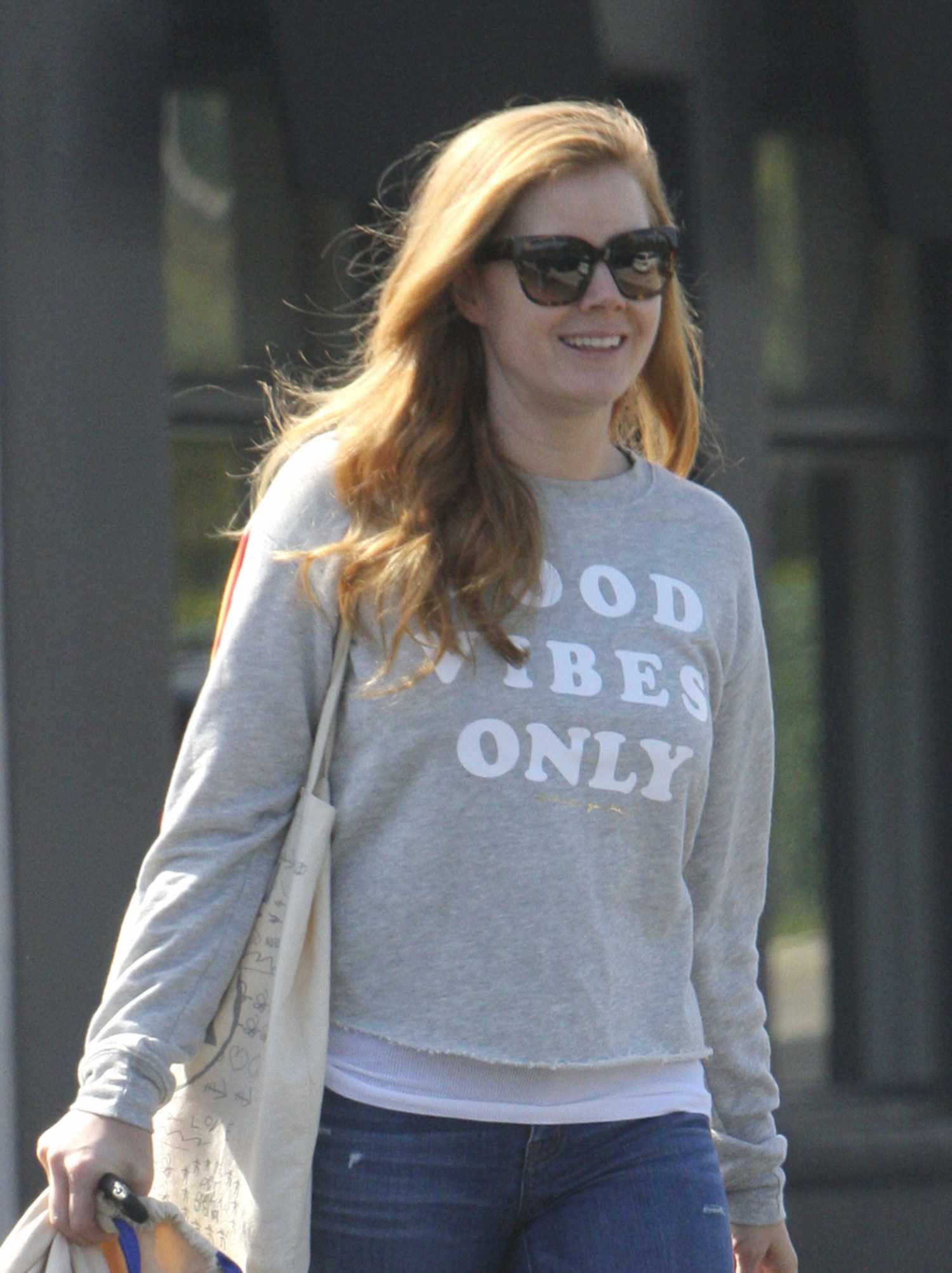 Amy-Adams-Booty-in-Jeans-10
