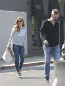 Amy-Adams-Booty-in-Jeans-9
