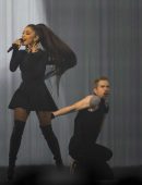Ariana-Grande-on-Dangerous-Woman-Tour-in-Phoenix-AZ-3
