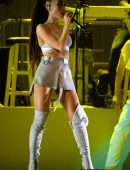 Ariana-Grande-on-Dangerous-Woman-Tour-in-Phoenix-AZ-6