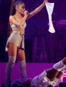 Ariana-Grande-on-Dangerous-Woman-Tour-in-Phoenix-AZ-7