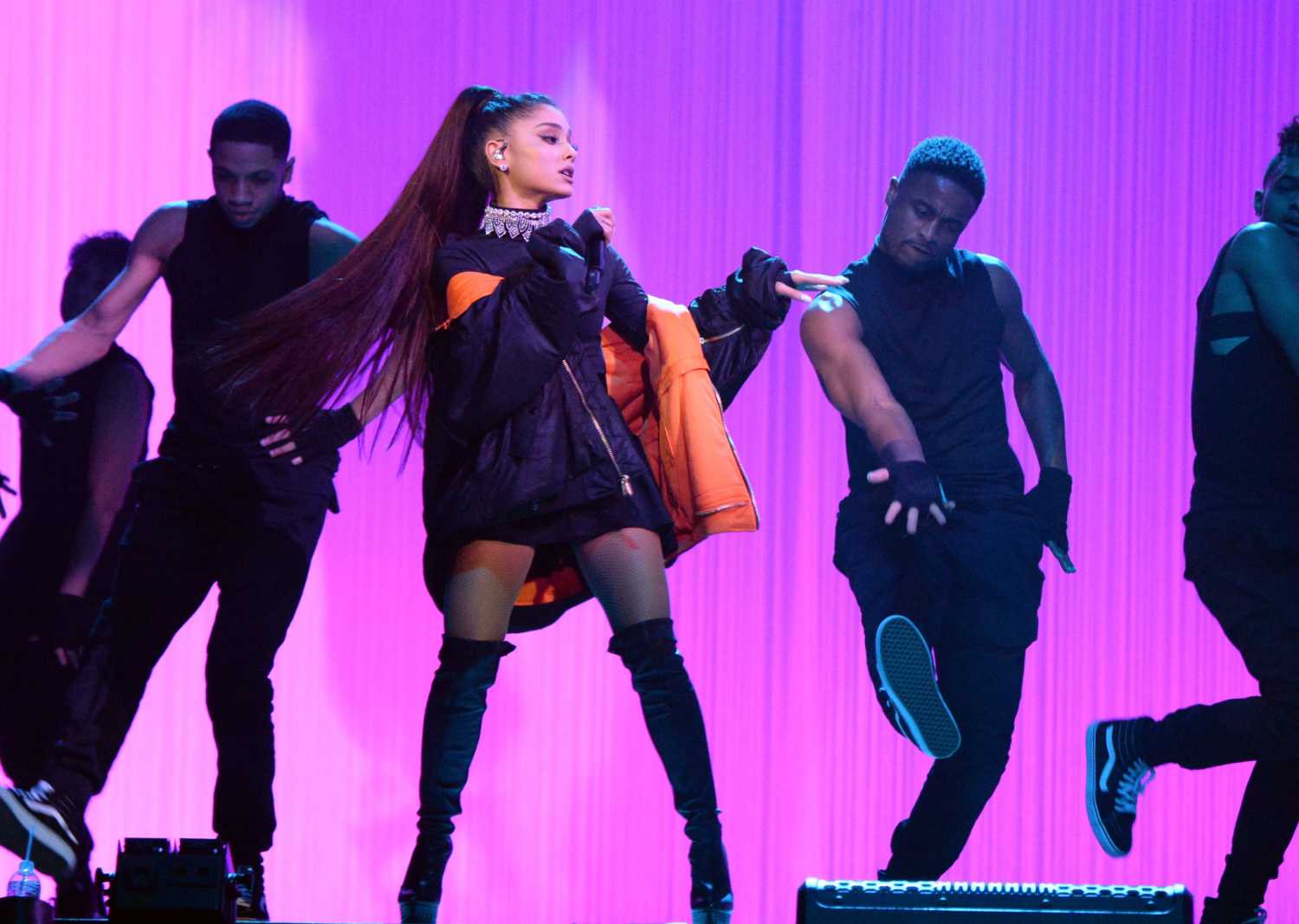 Ariana-Grande-on-Dangerous-Woman-Tour-in-Phoenix-AZ-8
