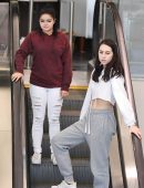 Ariel-Winter-in-White-Jeans-603
