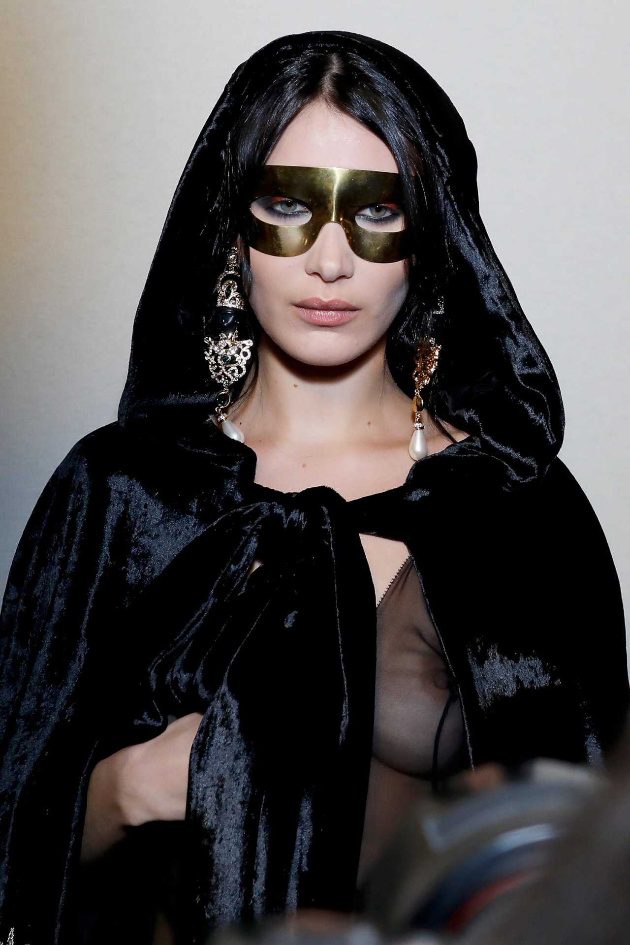 Bella-Hadid-at-Alberta-Ferretti-Fall-2017-Fashion-Show-in-Milan-1