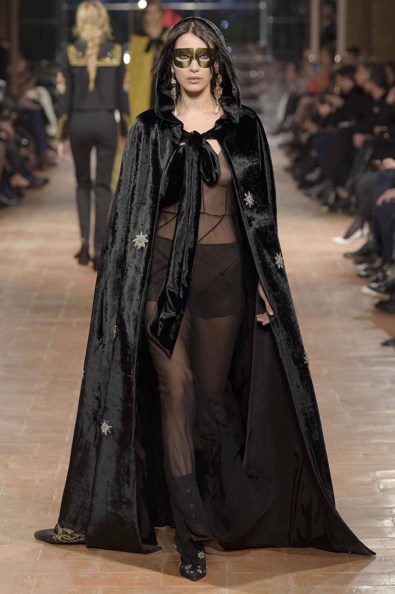 Bella-Hadid-at-Alberta-Ferretti-Fall-2017-Fashion-Show-in-Milan-10