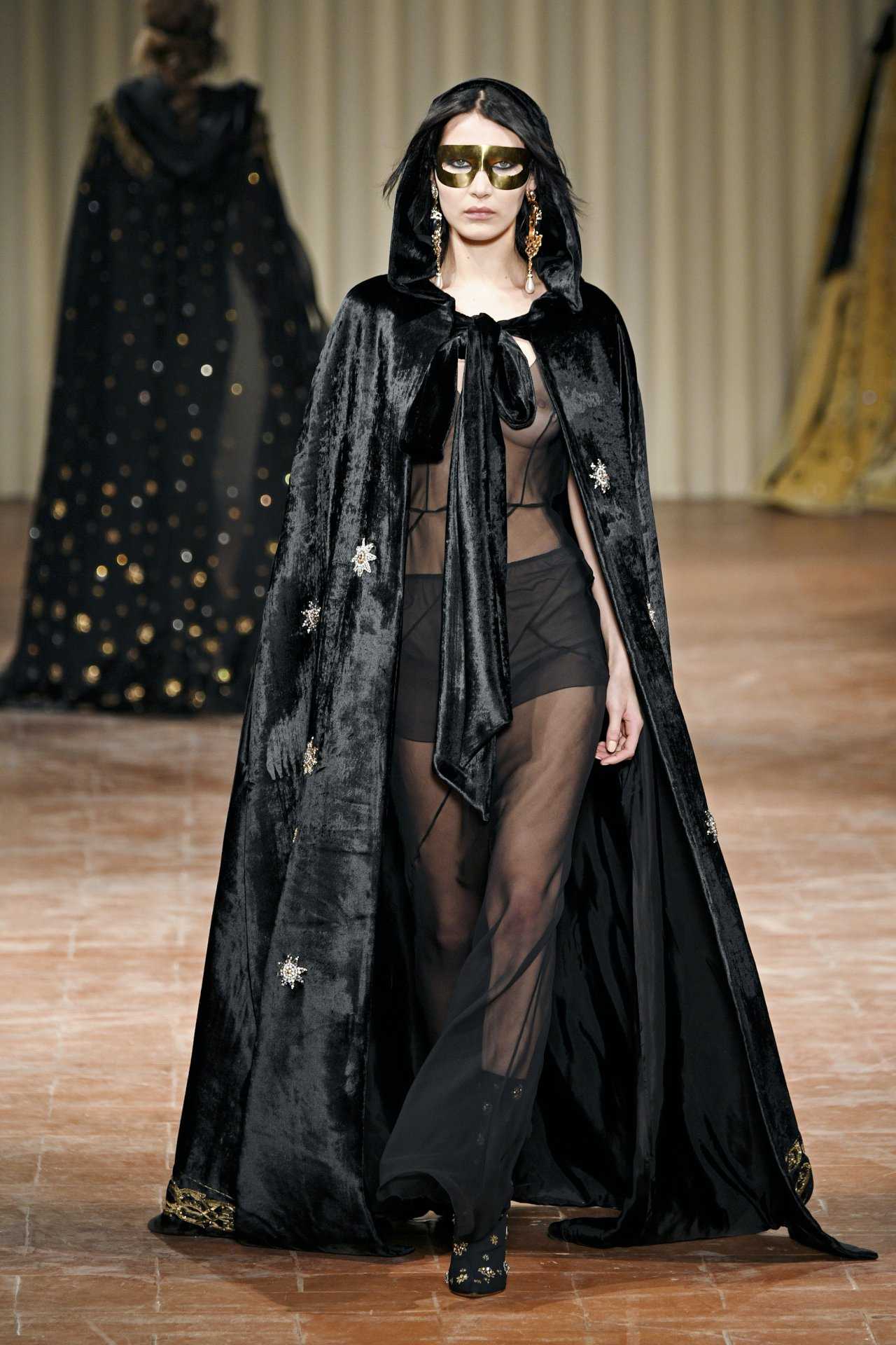 Bella-Hadid-at-Alberta-Ferretti-Fall-2017-Fashion-Show-in-Milan-5