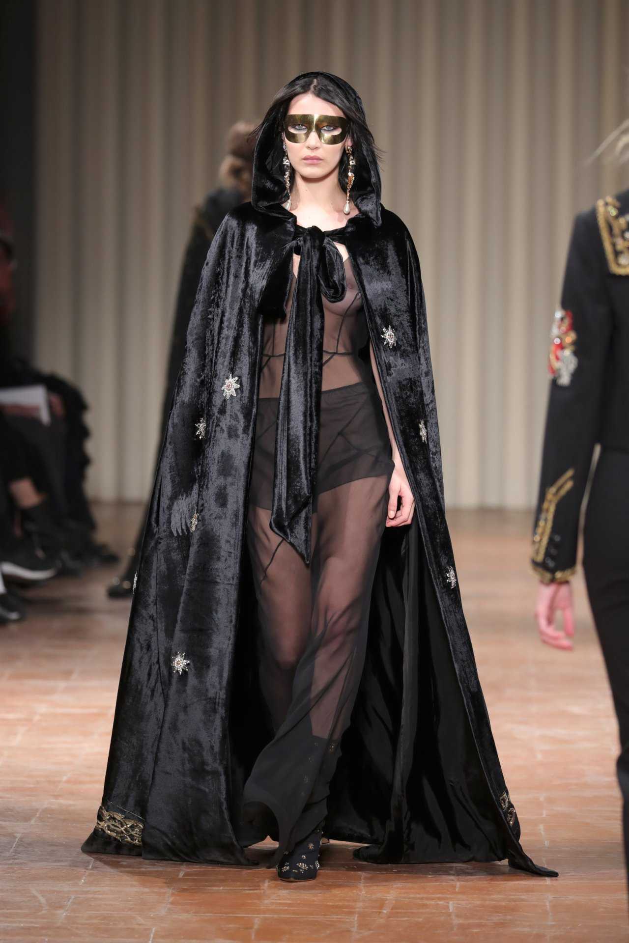 Bella-Hadid-at-Alberta-Ferretti-Fall-2017-Fashion-Show-in-Milan-6