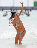 Bella-Thorne-511