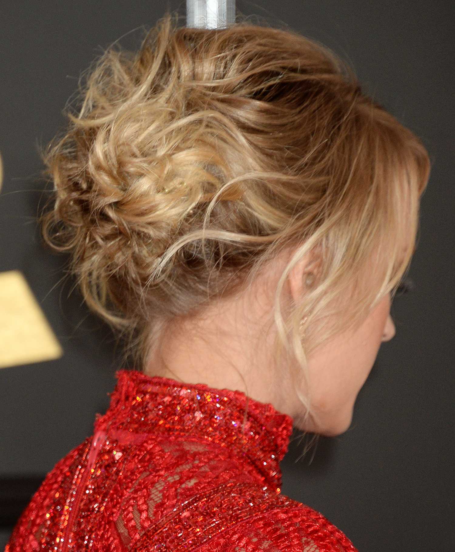 Carrie-Underwood-at-59th-Grammy-Awards-in-Los-Angeles-6