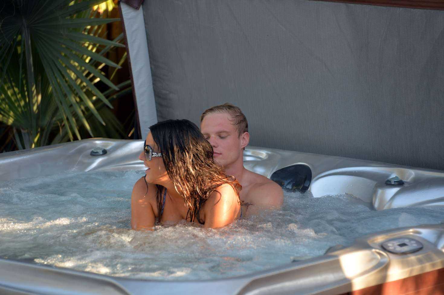 Claudia-Romani-and-new-boyfriend-Christopher-Johns-in-a-spa-7