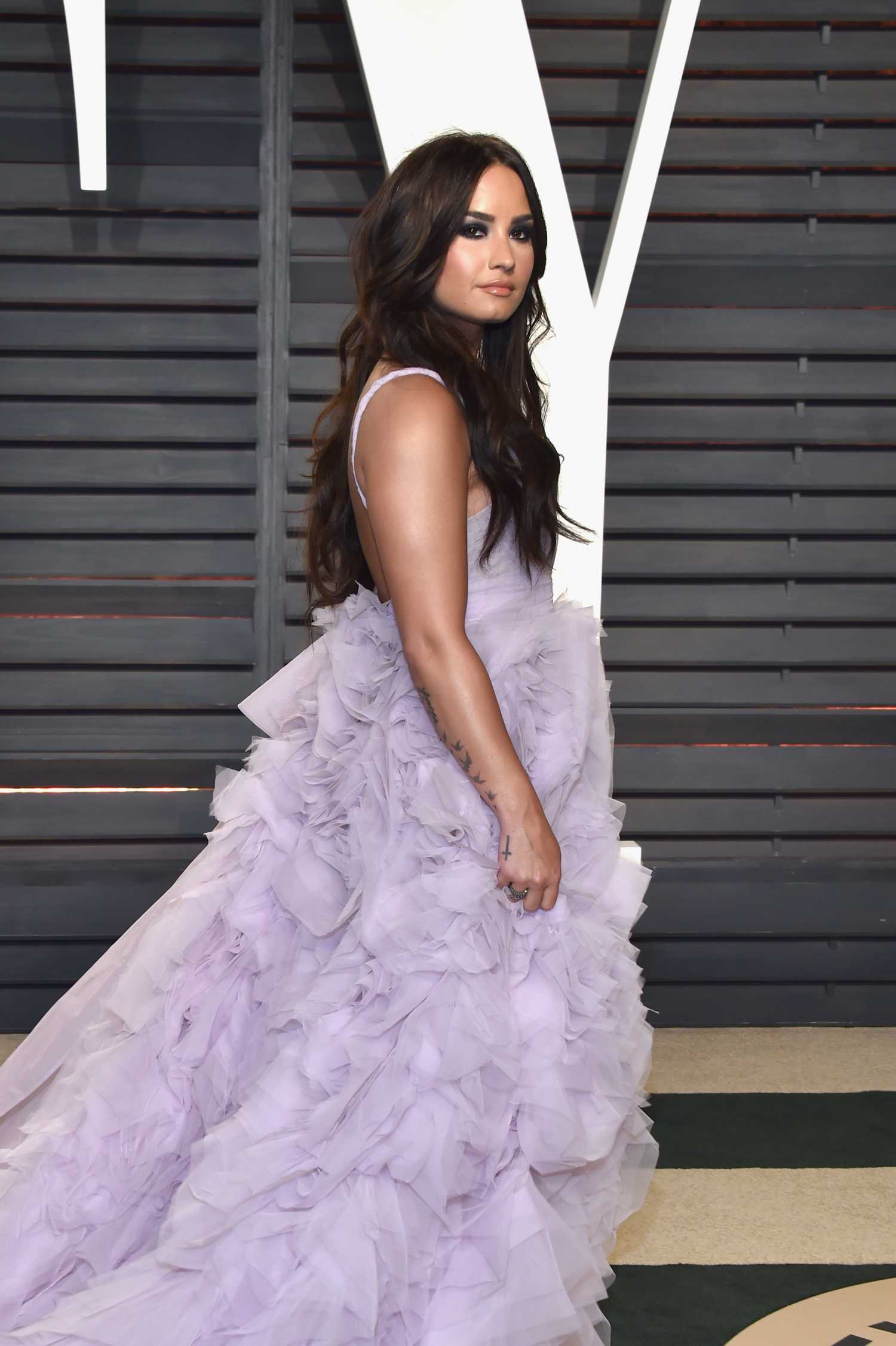 Demi-Lovato-at-2017-Vanity-Fair-Oscar-Party-in-Beverly-Hills-1