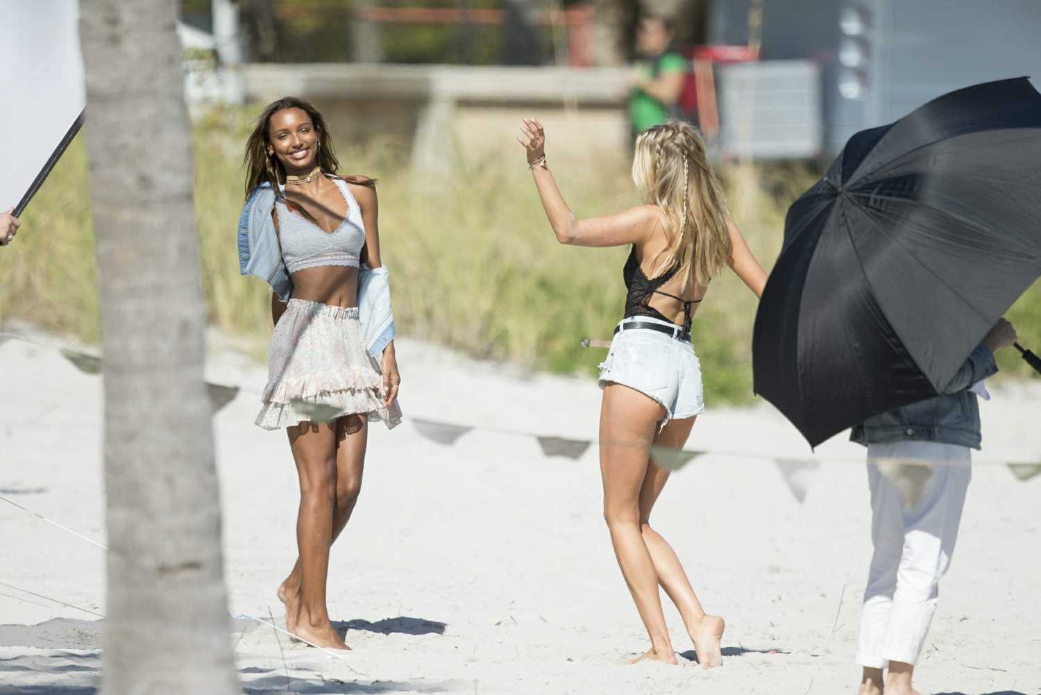 Elsa-Hosk-and-Jasmine-Tookes-2
