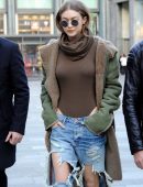 Gigi-Hadid-in-Ripped-Jeans-604