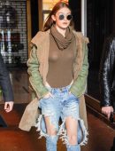 Gigi-Hadid-in-Ripped-Jeans-609