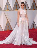 Hailee-Steinfeld-at-89th-Annual-Academy-Awards-in-Hollywood-2