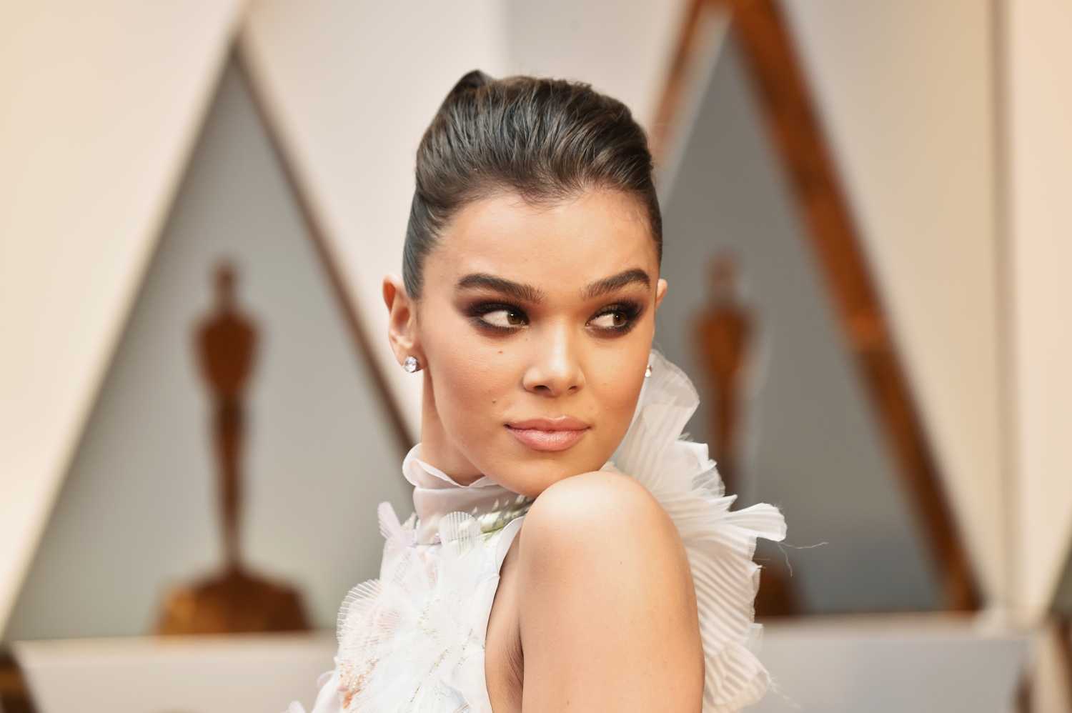 Hailee-Steinfeld-at-89th-Annual-Academy-Awards-in-Hollywood-7