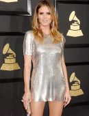 Heidi-Klum-at-59th-GRAMMY-Awards-8