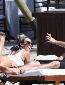Hilary-Duff-Bikini-in-Costa-Rica-401
