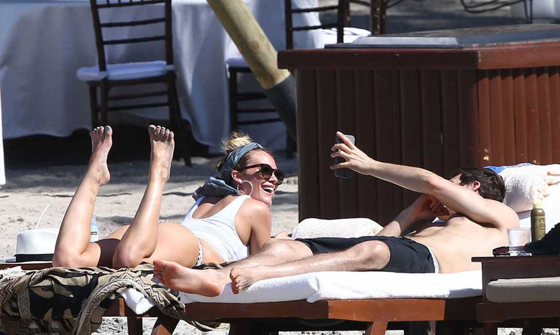 Hilary-Duff-Bikini-in-Costa-Rica-401
