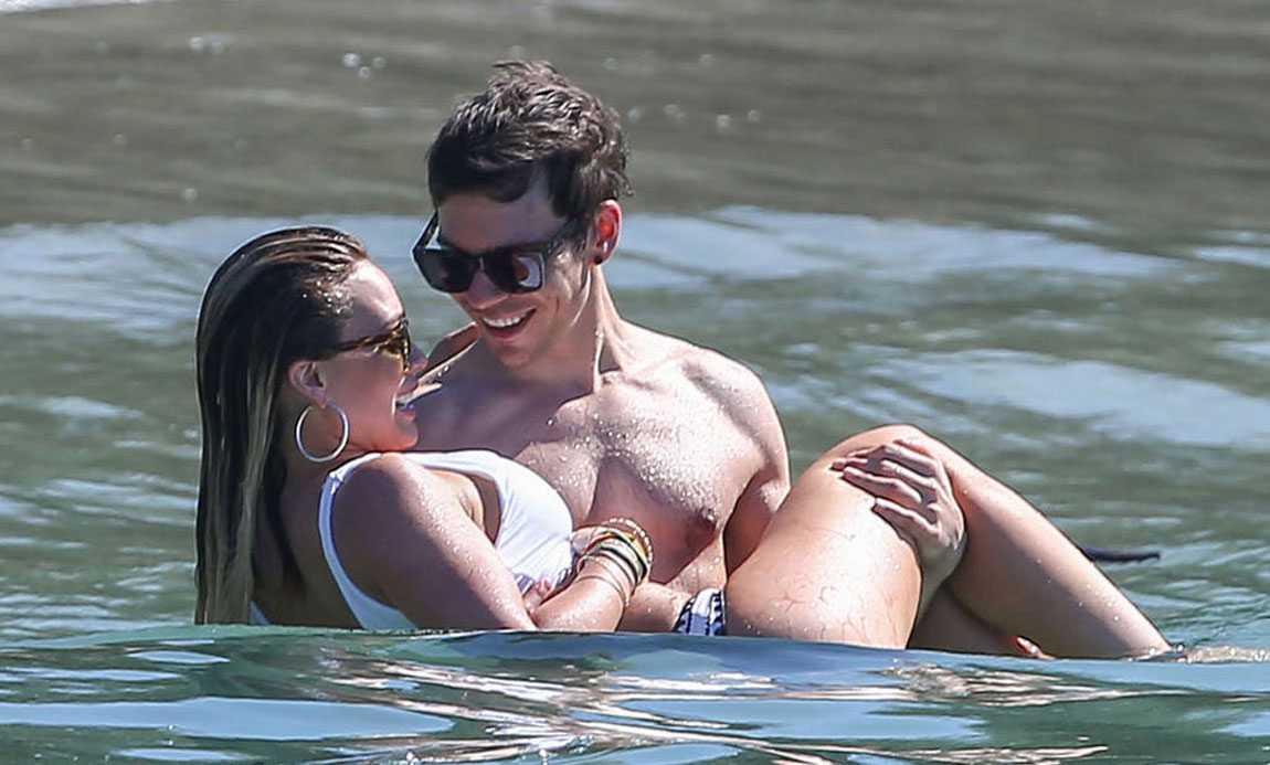 Hilary-Duff-Bikini-in-Costa-Rica-402