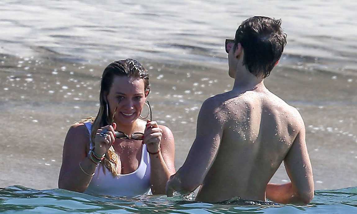 Hilary-Duff-Bikini-in-Costa-Rica-403