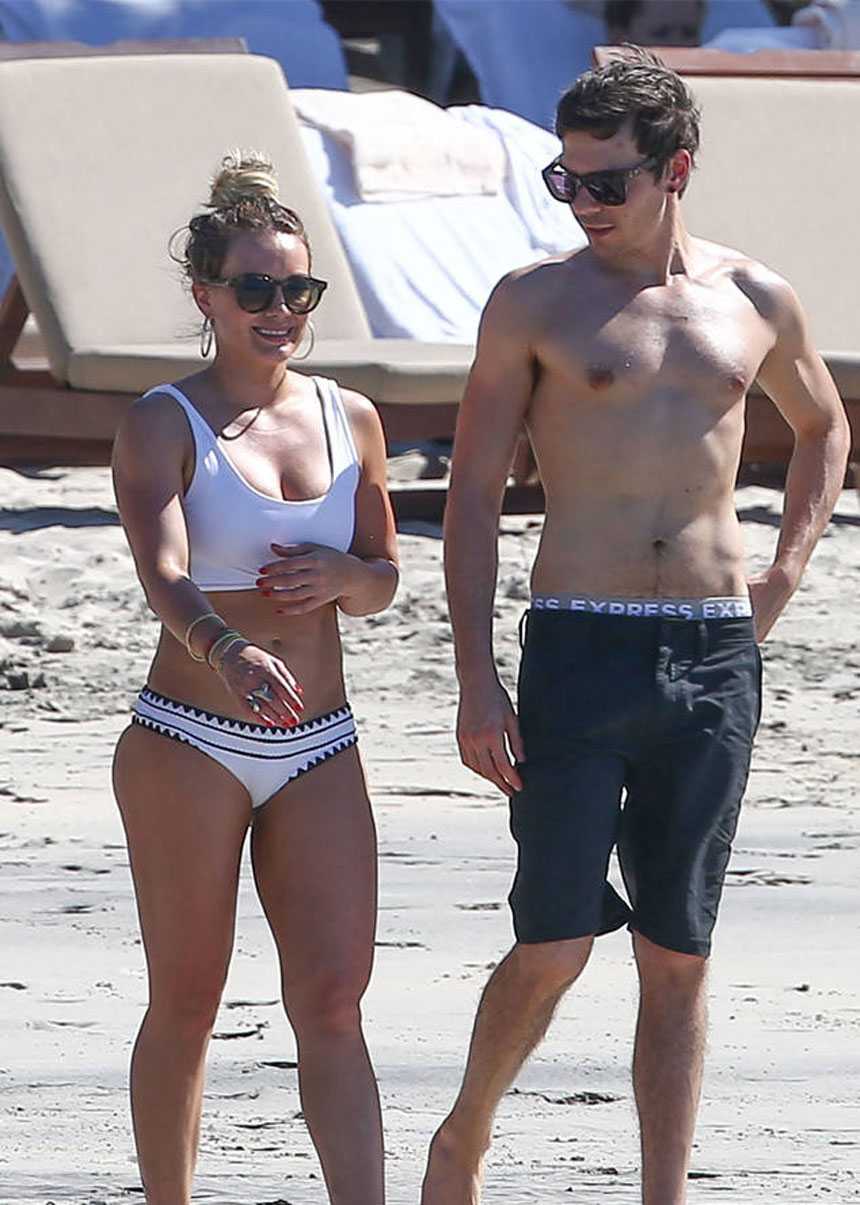 Hilary-Duff-Bikini-in-Costa-Rica-405