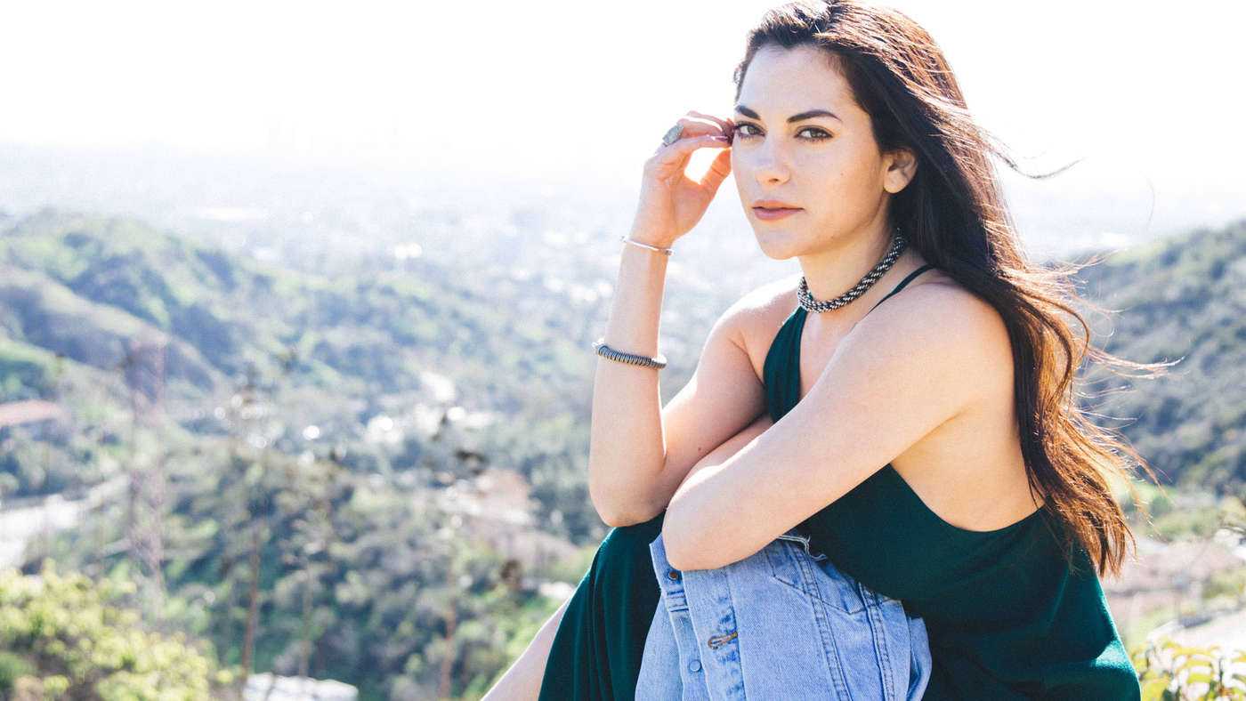 Inbar-Lavi-in-Coveteur-Photoshoot-2017-4