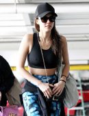 Jessica-Alba-in-Tights-and-Sports-Bra-1