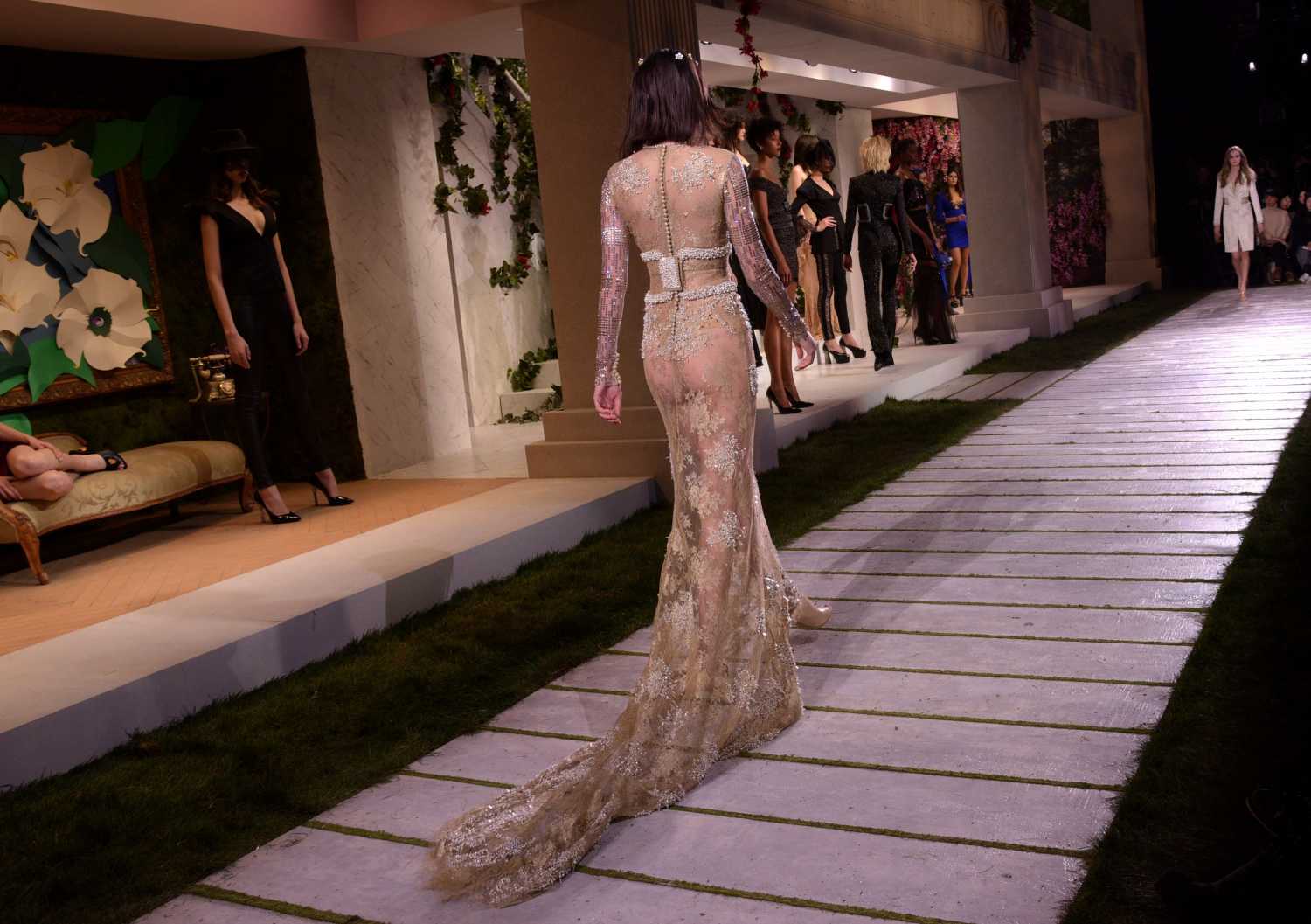 Kendall-Jenner-La-Perla-Fall-Winter-2017-RTW-Show-in-NYC-12