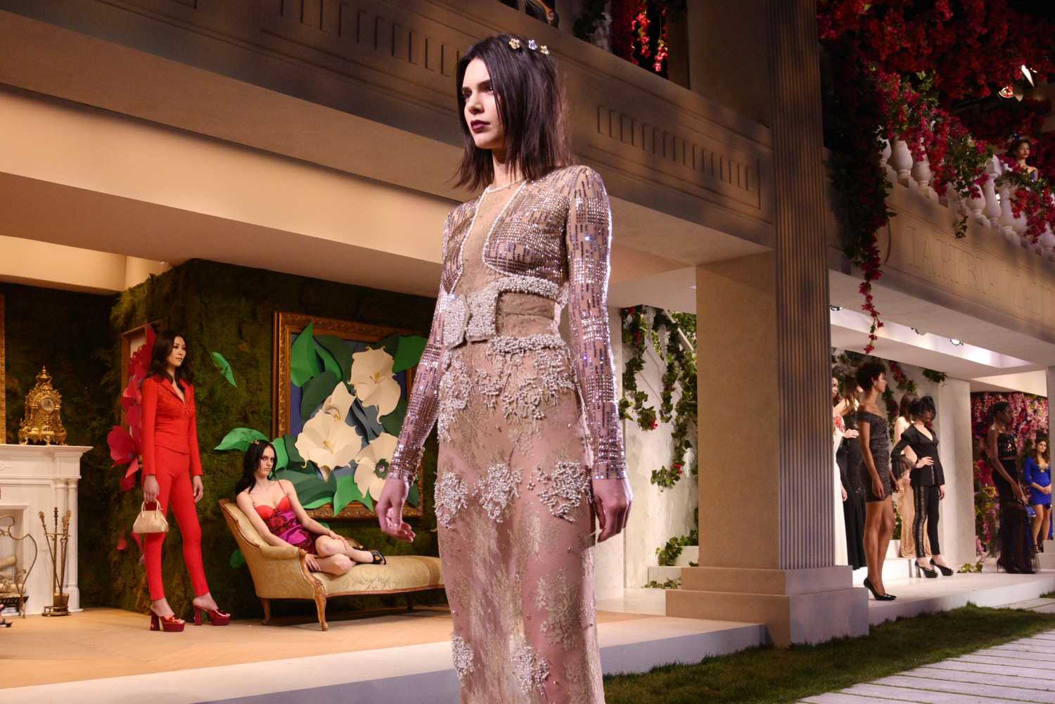 Kendall-Jenner-La-Perla-Fall-Winter-2017-RTW-Show-in-NYC-14
