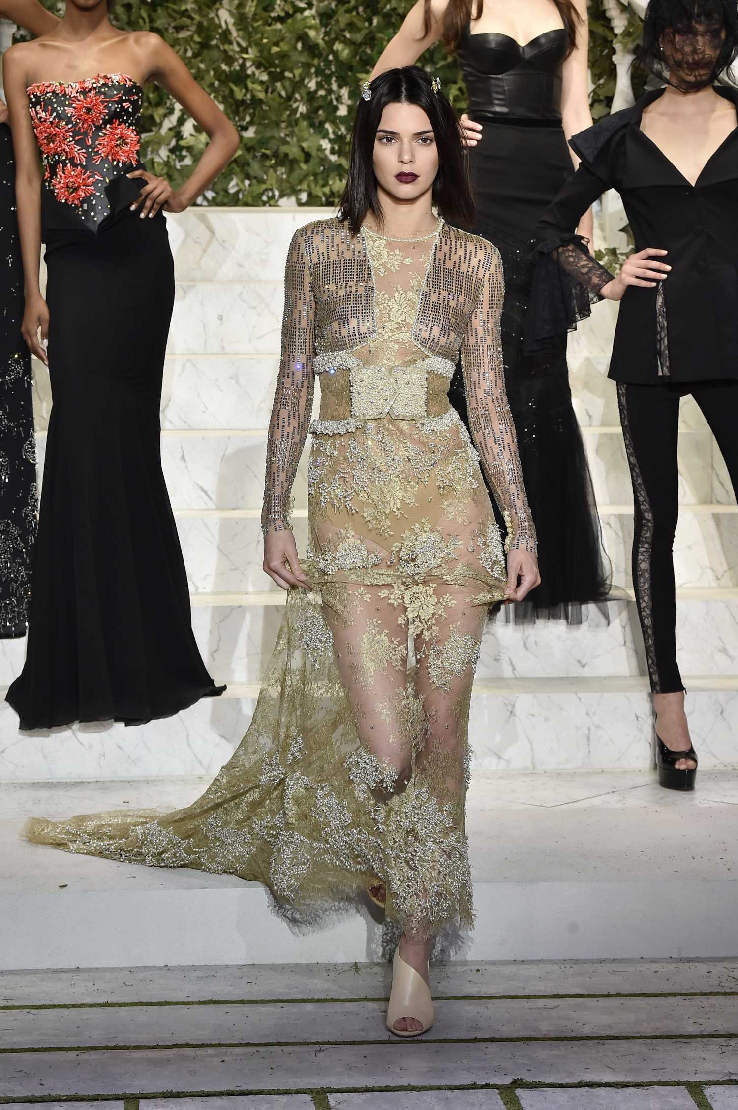 Kendall-Jenner-La-Perla-Fall-Winter-2017-RTW-Show-in-NYC-2