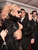 Lady-Gaga-at-59th-Grammy-Awards-5