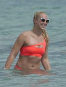 Sabine-Lisicki-in-Orange-Bikini-3