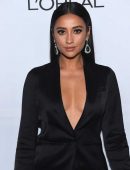 Shay-Mitchell-601