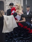 Suki-Waterhouse-on-the-Set-of-British-Airways-Advertising-Campaign-in-Milan-1