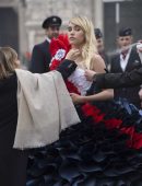 Suki-Waterhouse-on-the-Set-of-British-Airways-Advertising-Campaign-in-Milan-2
